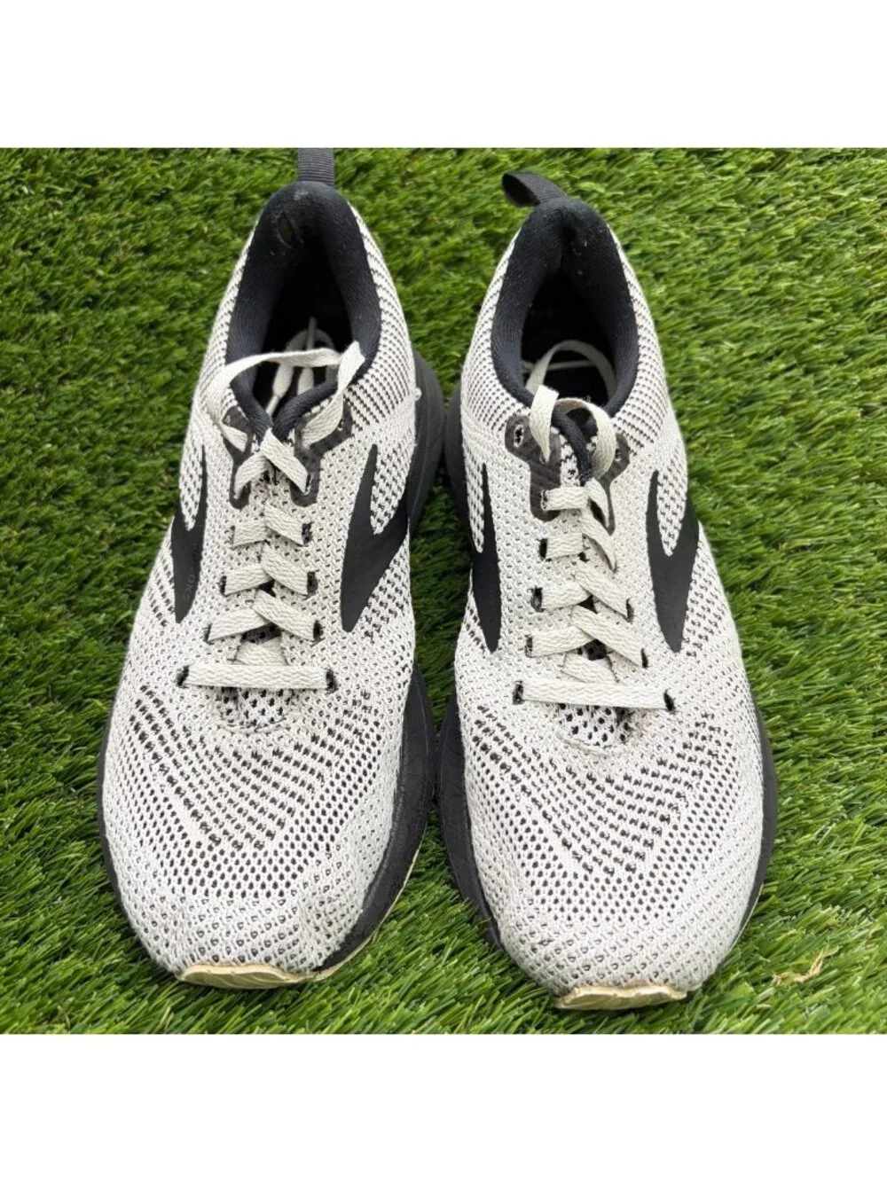 Brooks Revel 5 Womens Size 7 White Black Athletic Running Shoes Sneakers